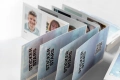 Vier Sticker in jedem Designerpack, aufgefächert: außen der Stickerstars-Auftritt, auf Wunsch individualisiert, innen die Gesichter der Gemeinschaft